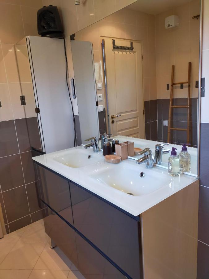 Holly Wood Apartment Олт Екстериор снимка